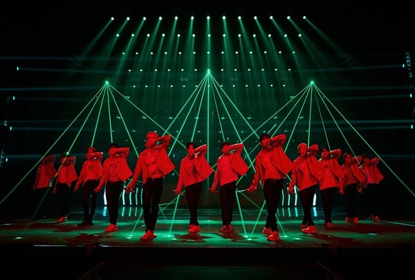 ▲ 콘서트를 벌이는 트레저. 제공|YG엔터테인먼트