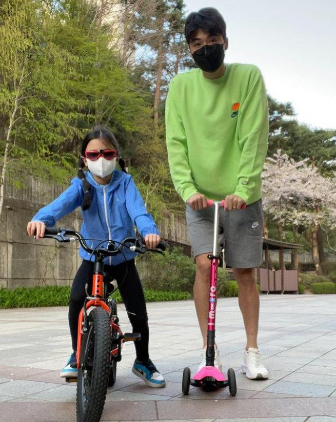 기성용 딸, 초등생 되더니 아빠 닮아 남다른 기럭지…♥한혜진 "힙하다"
