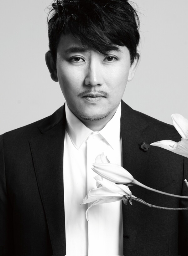 ▲ MLD엔터테인먼트와 매니지먼트 계약을 맺은 이승철. 제공|MLD엔터테인먼트