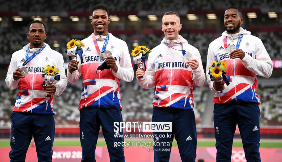 IOC, 영국 육상 400m 계주팀에 "올림픽 은메달-기념품 반납하라"