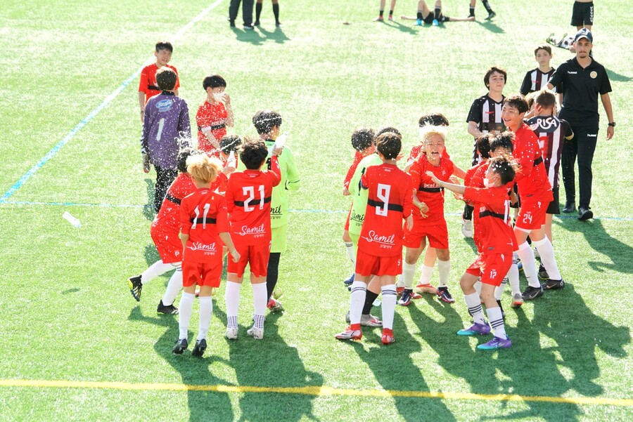 ‘리틀 이승우’ 또 일냈다! U11팀 葡 국제대회 우승...U13팀은 준우승