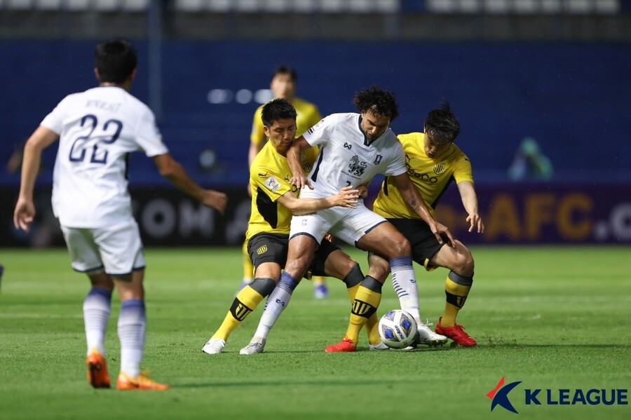 [ACL REVIEW] 전남 ‘짠물’ 수비도 뚫렸다...빠툼에 0-2 완패