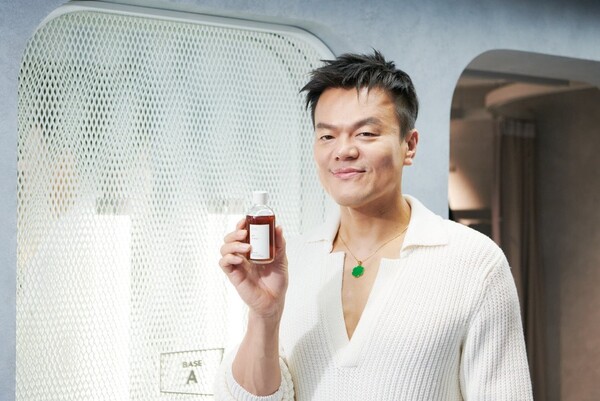 JYP 투자‧기획 뷰티 브랜드, 日츄스베이스 입점에 박진영 매장 방문