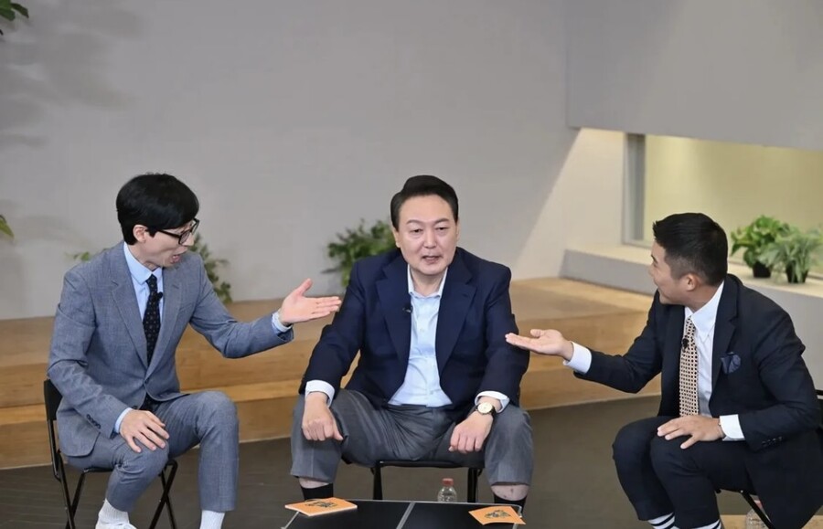 ▲  '유 퀴즈 온 더 블럭' 윤석열 대통령 당선인, 유재석, 조세호. 출처| 윤석열 대통령 당선인 공식 홈페이지