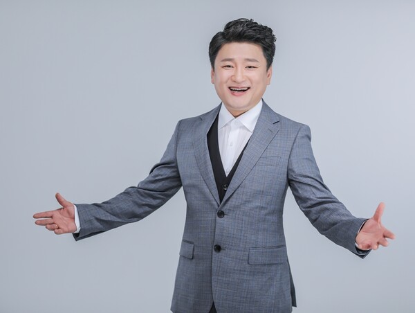 ▲ 25일 '가요무대'에 출연해 나훈아 '영영'을 부르는 현진우. 제공|KDH엔터테인먼트