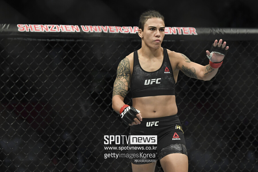 안드라데 '여제'와 나란히…UFC 최다승 등극
