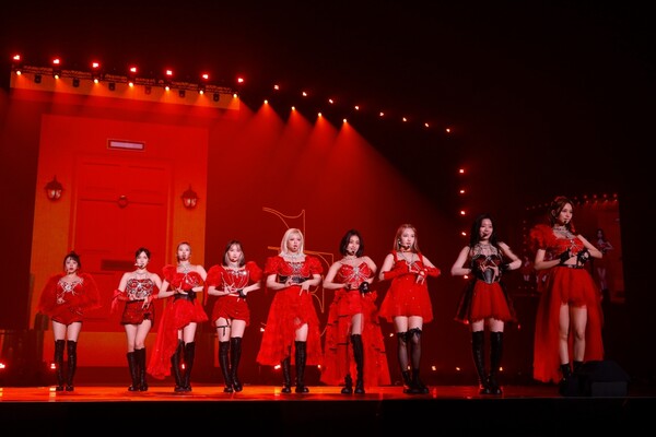 ▲ 일본 도쿄돔 콘서트를 벌인 트와이스. 제공|JYP엔터테인먼트