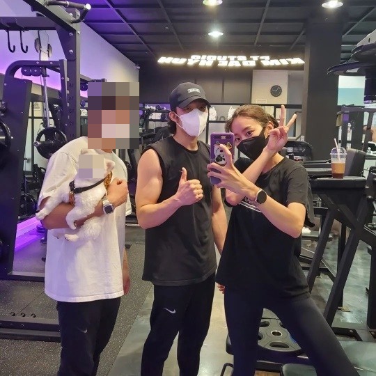 유이, 8kg 요요 왔다더니 이상이와 이런 사이였나…쫄쫄이 패션이 잘 어울려