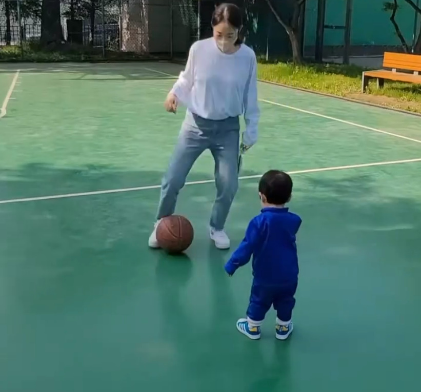 박은영, 상대가 누구든 축구에 최선…그게 비록 14개월 아들일지라도