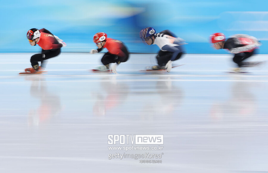 ▲ 2022 베이징 동계 올림픽 쇼트트랙 남자 1000m 준결승 경기의 한 장면
