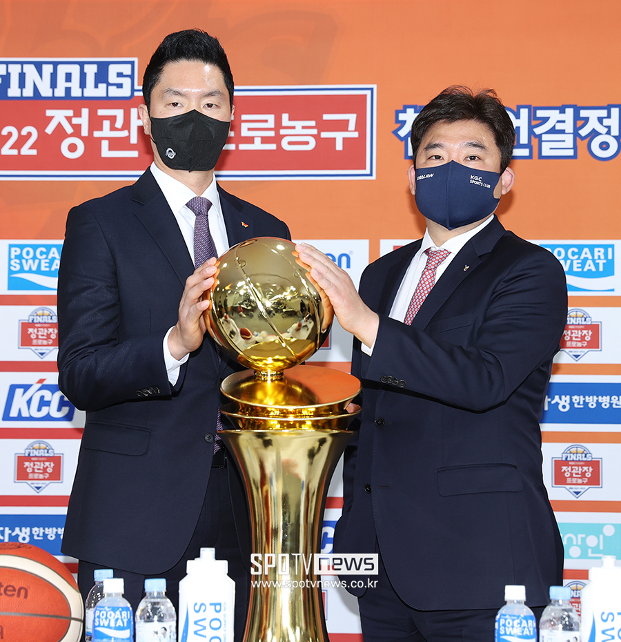 ▲ 전희철 김승기 감독 ⓒ곽혜미 기자