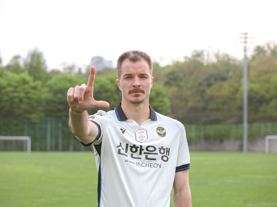 ▲ 인천 유나이티드 공격수 무고사가 4월 EA K리그 이달의 선수상을 받는다. ⓒ한국프로축구연맹