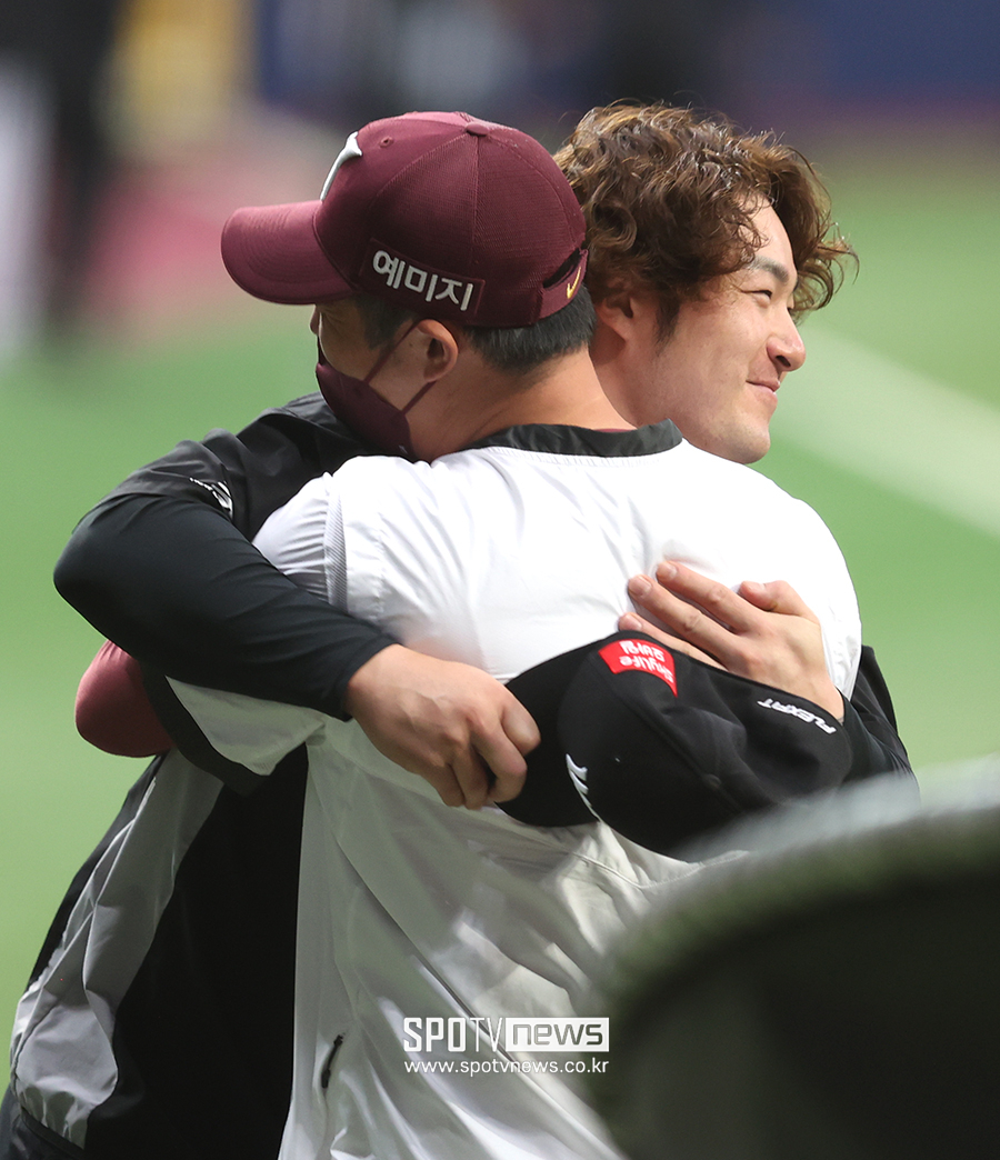 ▲ 박병호 오윤 코치 ⓒ곽혜미 기자