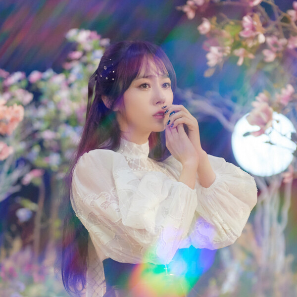 ▲ 10집 발표에 앞서 수록곡 '덧'을 먼저 공개한 이수영. 제공|뉴에라프로젝트