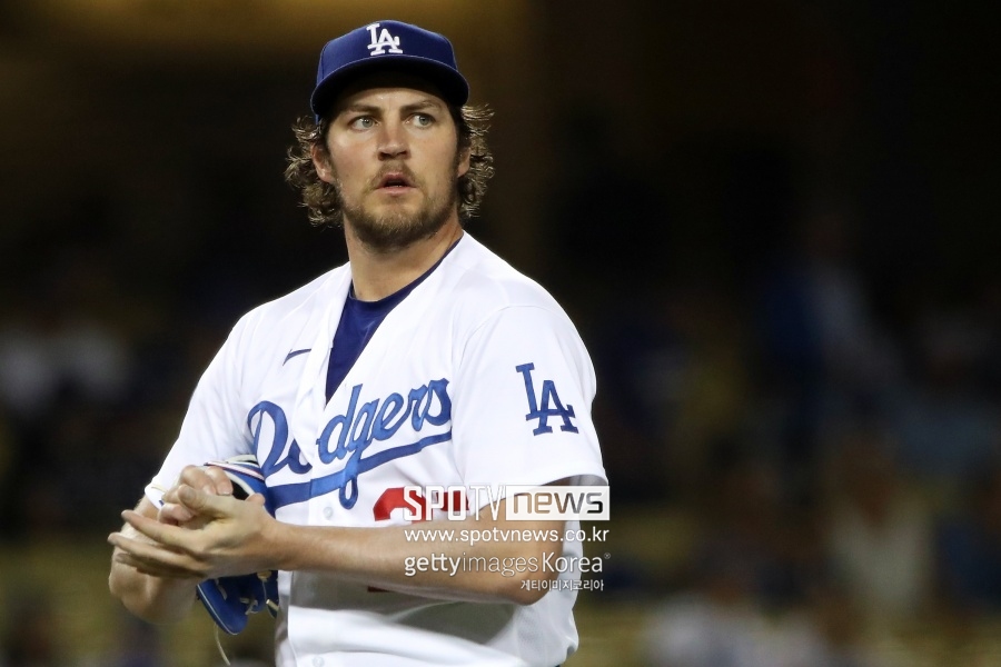 “바우어, 이미 마지막 공 던졌을지도…” MLB 왕따 공인, 이대로 강제 은퇴?