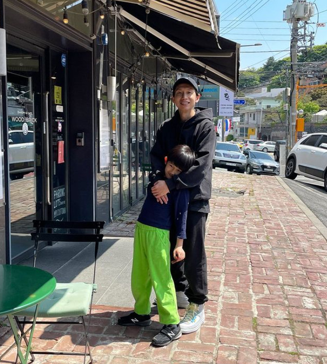 ▲ 봉태규와 아들. 출처ㅣ봉태규 인스타그램