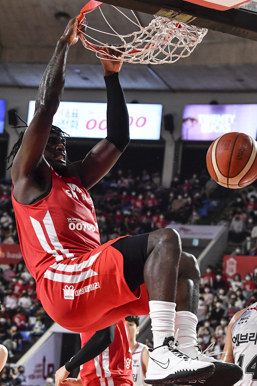 ▲ 자밀 워니가 덩크슛에 성공하는 모습 ⓒ KBL