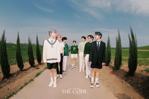 ▲ 싸이퍼 새 앨범 '더 코드' 콘셉트 포토. 왼쪽부터 현빈, 태그, 원, 케이타, 탄, 도환, 휘. 제공|레인컴퍼니