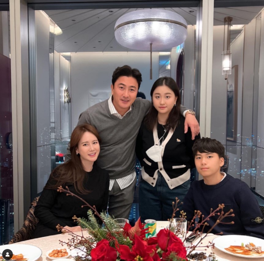 ▲ 안정환, 이혜원 가족. 출처| 이혜원 인스타그램