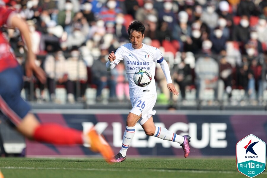 ▲ 지난 김천 전에서 52분을 책임진 베테랑 염기훈. ⓒ한국프로축구연맹