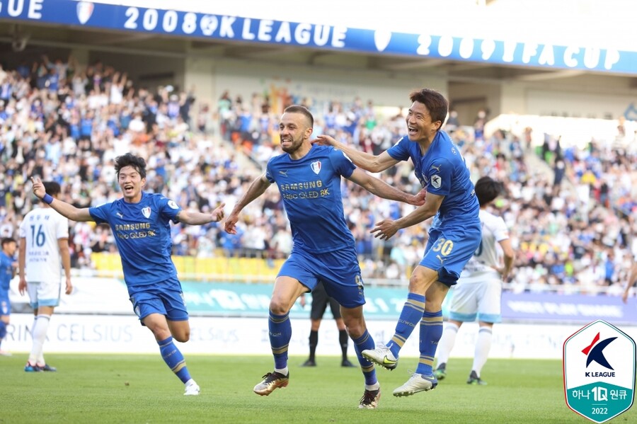 ▲ 수원에 선제골을 안긴 엘비스 사리치. ⓒ한국프로축구연맹