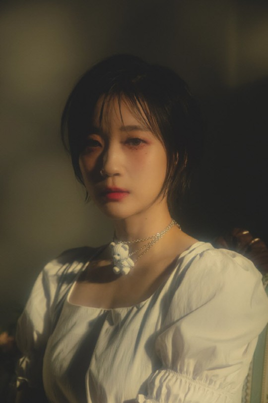 ▲ 신곡 '궁금해'를 발표하는 모나. 제공|비크엔터테인먼트