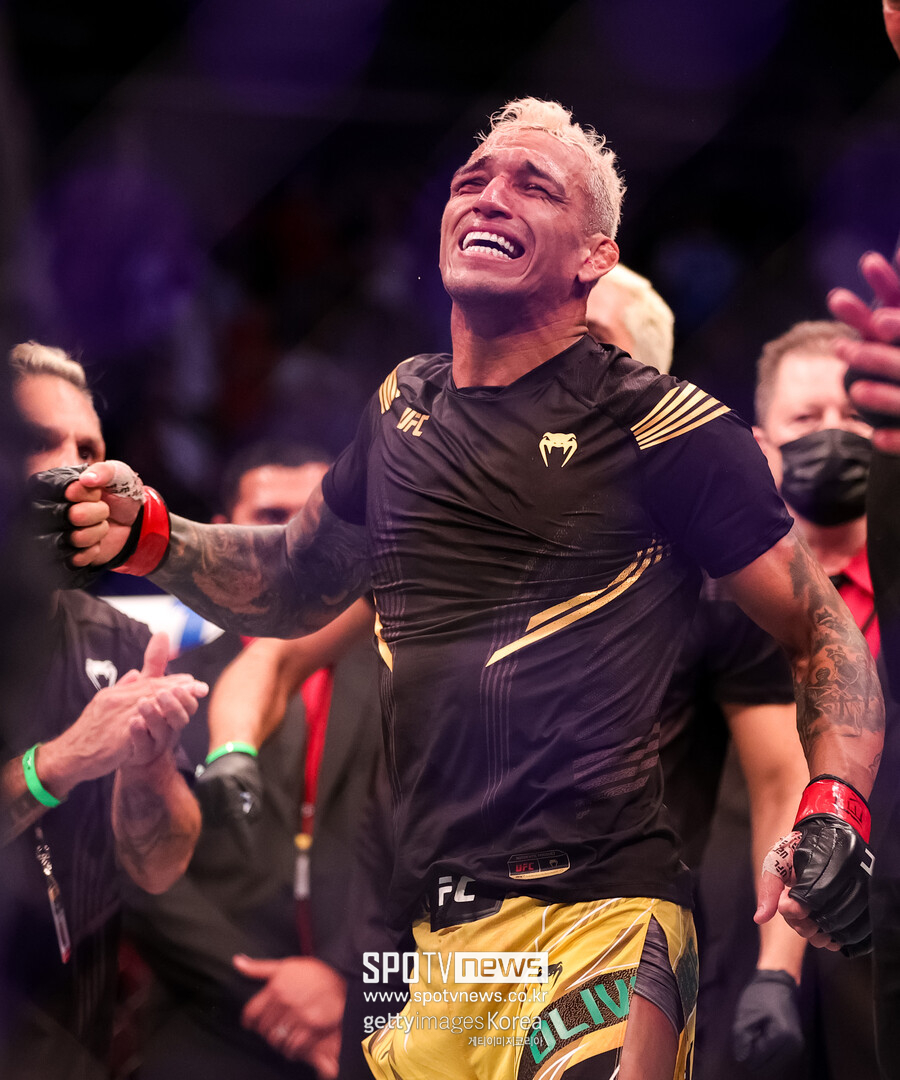 UFC 타이틀 박탈된 올리베이라 "체중계 문제있었다" 주장