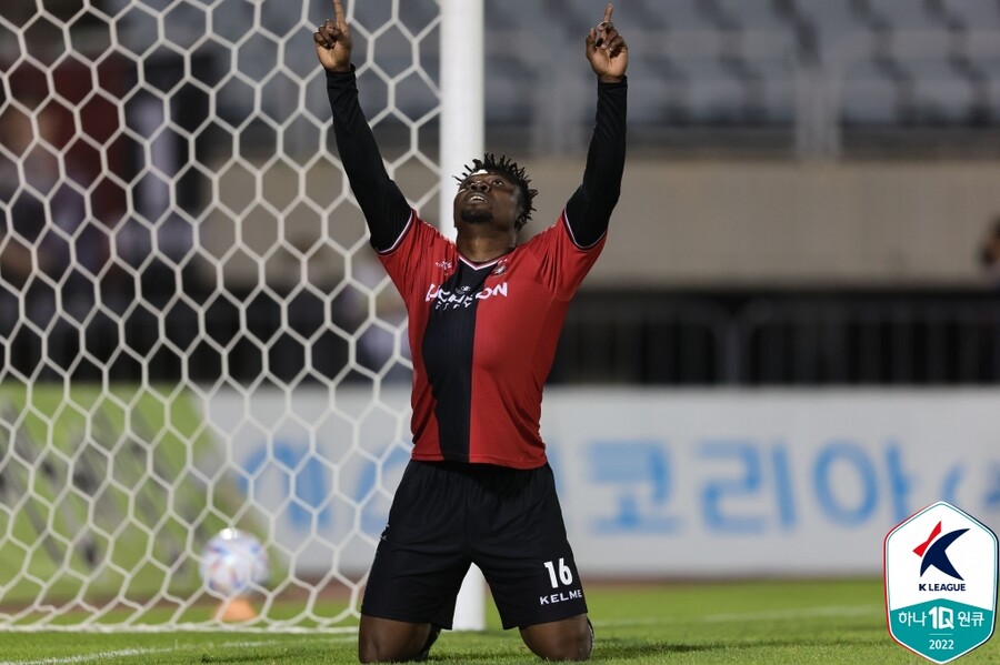 ‘은나마니-한지호 골’ 부천, 전남에 2-1 역전승...광주 2점차 추격