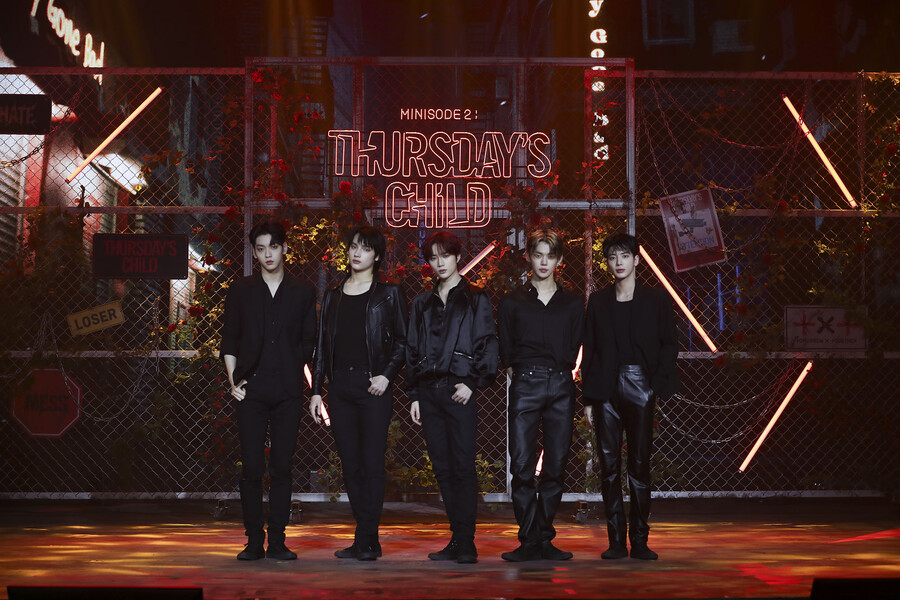 "'빌보드' 1위 목표"…투모로우바이투게더, 믿고 듣는 소년들의 '흑화'[종합]