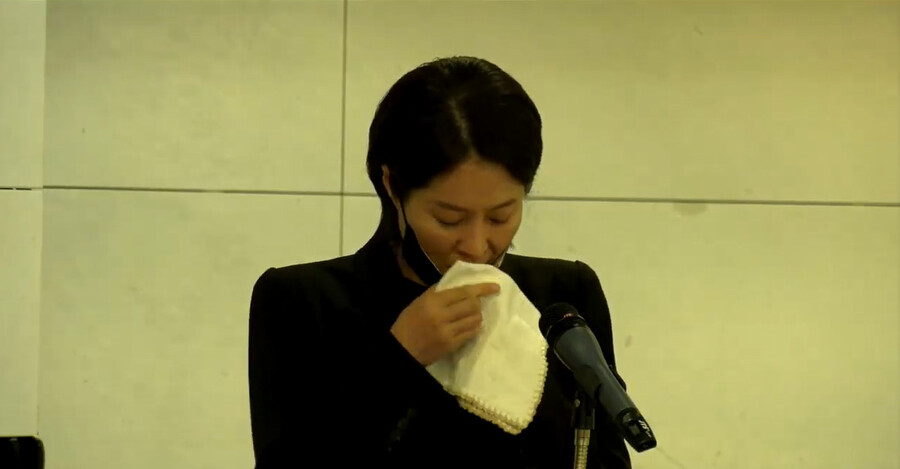 故강수연 영결식…문소리 "목소리 잊지 않겠다…다시 만나면 같이 영화하자"