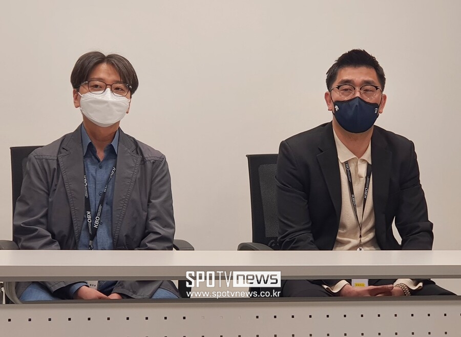 ▲ NC 임선남 단장(왼쪽)과 이진만 대표이사가 11일 사직 롯데전을 앞두고 이동욱 감독 경질과 관련해 이야기를 하고 있다. ⓒ사직, 고봉준 기자