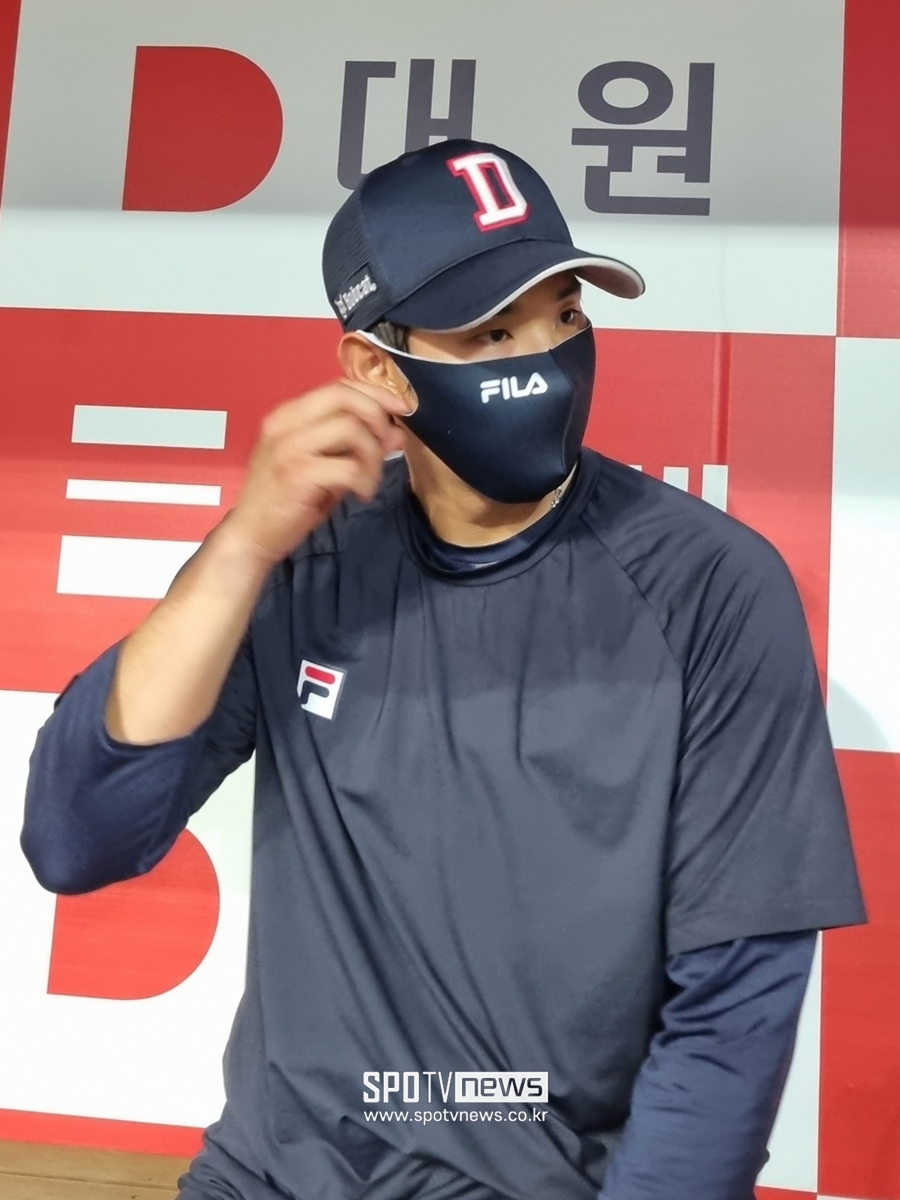 ▲ 11일 경기 전 인터뷰 중인 두산 베어스 내야수 강승호.ⓒ고척, 박정현 기자