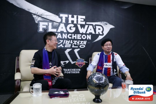 ▲ 소리없이 사라진 성남FC와 수원FC 사이의 이른바 '깃발 더비' ⓒ한국프로축구연맹