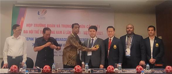 ▲ 2021 SEA GAMES 세팍타크로 미팅에 참석한 오주영(가운데) 회장 ⓒ대한세팍타크로협회