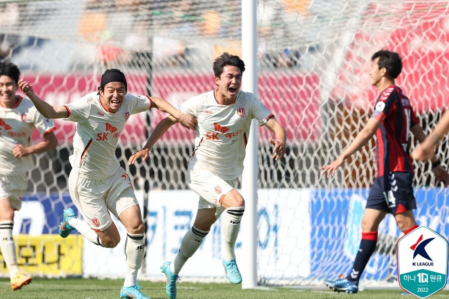 ▲ 경기 종료 직전 터진 제주 유나이티드 김주공의 역전골. ⓒ한국프로축구연맹