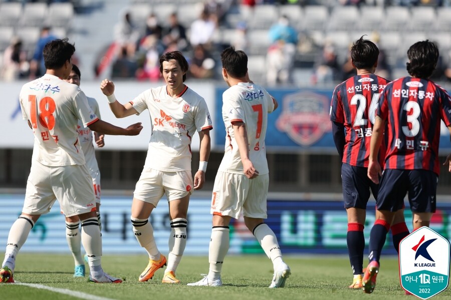 ▲ 후반 막판 내리 실점한 수원FC. 이창민의 시즌 마수걸이 득점 직후. ⓒ한국프로축구연맹