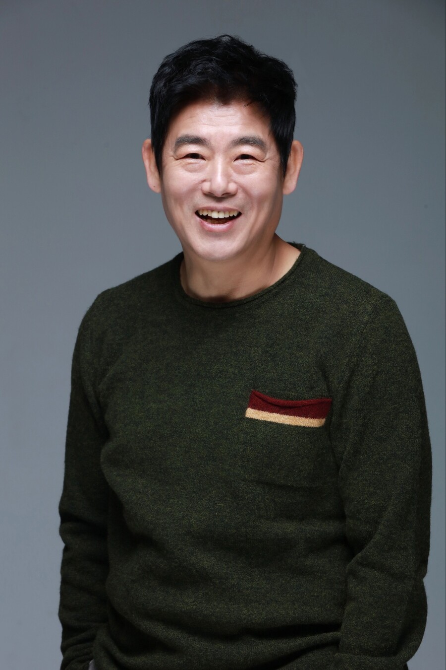 ▲ KBS 새 드라마 '커튼콜: 나무는 서서 죽는다' 배우 성동일. 제공| 디아이컴퍼니