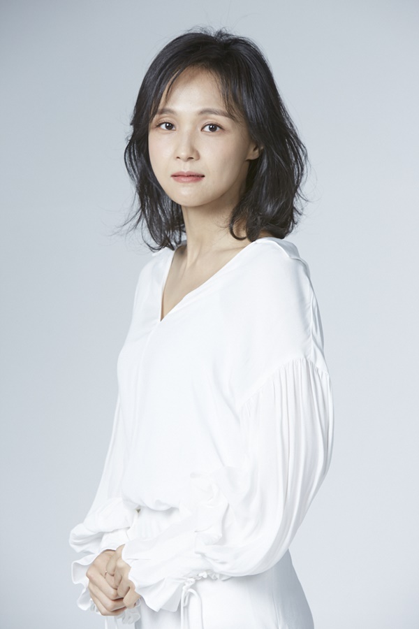 ▲ 프랑스에서 상연중인 연극 '빛의 제국'에 출연중인 임윤비. 제공|골든스파이더