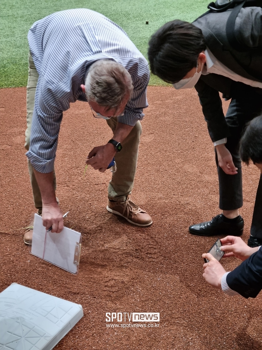 ▲ 18일 고척스카이돔을 찾은 짐 스몰 MLB 아시아태평양 부사장.ⓒ고척, 박정현 기자