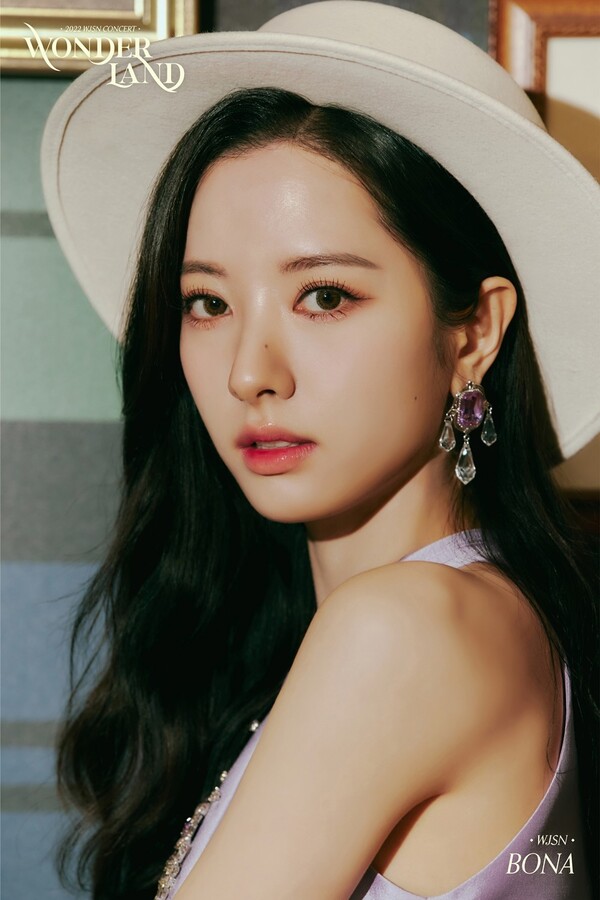 ▲ 우주소녀가 단독 콘서트 '원더랜드'를 벌이는 가운데 보나의 콘셉트 포토가 공개됐다. 제공|스타쉽엔터테인먼트