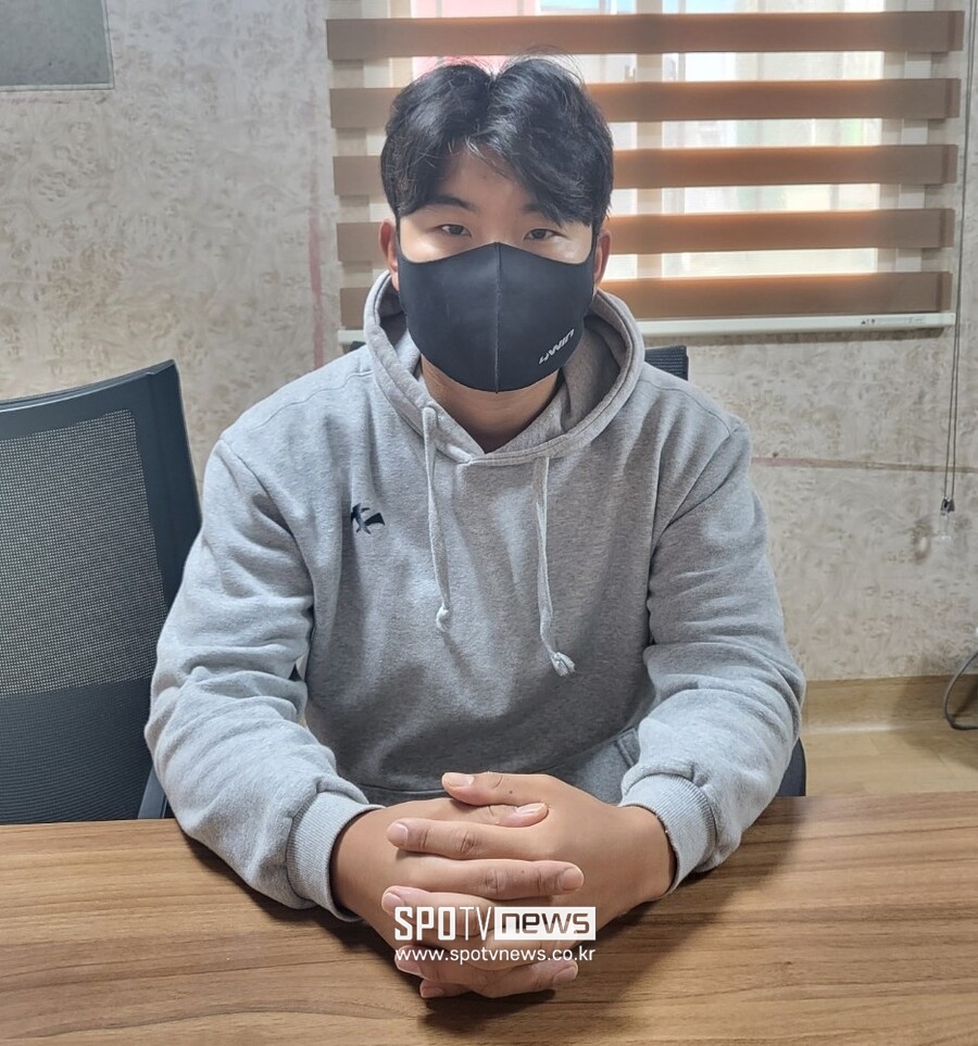 ▲ 지난해 음주운전 사실이 적발돼 키움에서 방출된 뒤 독립리그에서 현역 생활을 이어가고 있는 송우현이 18일 경기도 파주시 상지석동 에이스볼파크에서 인터뷰를 진행하고 있다. ⓒ파주, 고봉준 기자