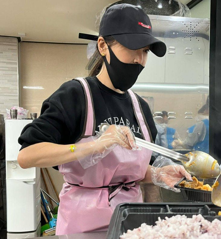 ▲ 배우 강예원. 출처| 가톨릭사랑평화의집 인스타그램