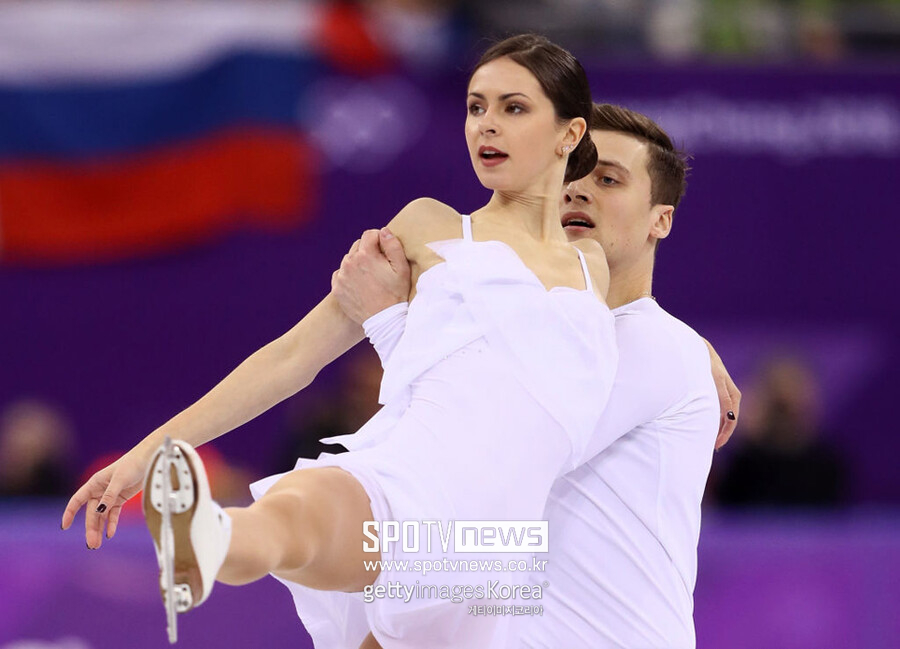 '평창 올림픽 銀' 페어 스케이터 캐나다 귀화 선언…러시아 맹비난
