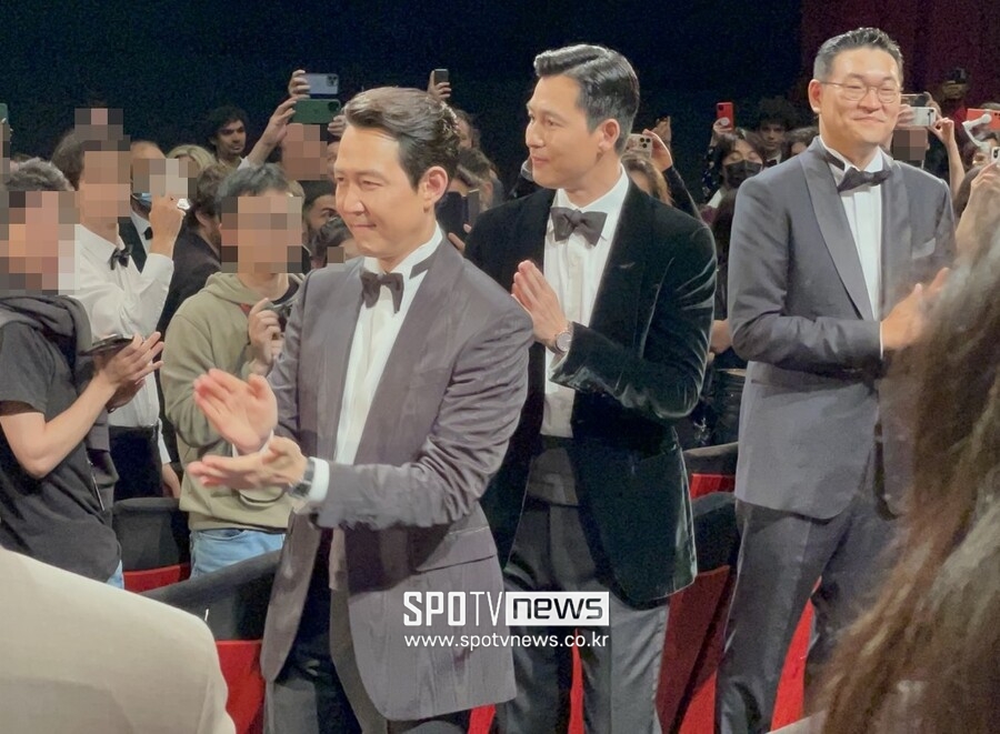 ▲ 뤼미에르 대극장에서 기립박수를 받는 이정재.  ⓒ강효진 기자