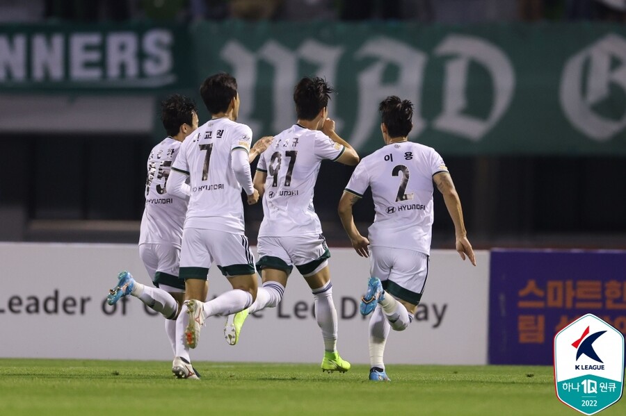 ▲ 전북 현대가 김진규의 결승골을 끝까지 지켜 수원FC에 1-0으로 이겼다. ⓒ한국프로축구연맹