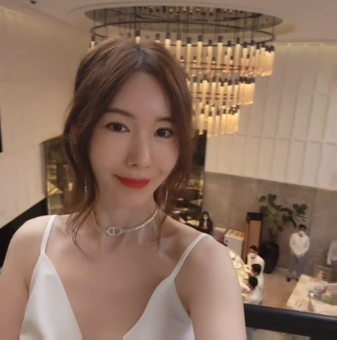 ▲ 배우 신주아, 사업가 라차니쿤. 출처| 신주아 인스타그램