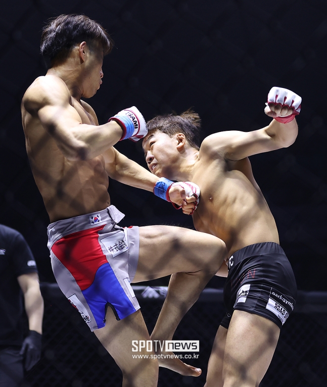 ▲ 일본 격투기 신동을 호출한 이정현(오른쪽) ⓒ 곽혜미 기자