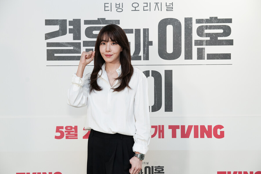 ▲ 티빙 오리지널 '결혼과 이혼 사이' MC 김이나. 제공| 티빙