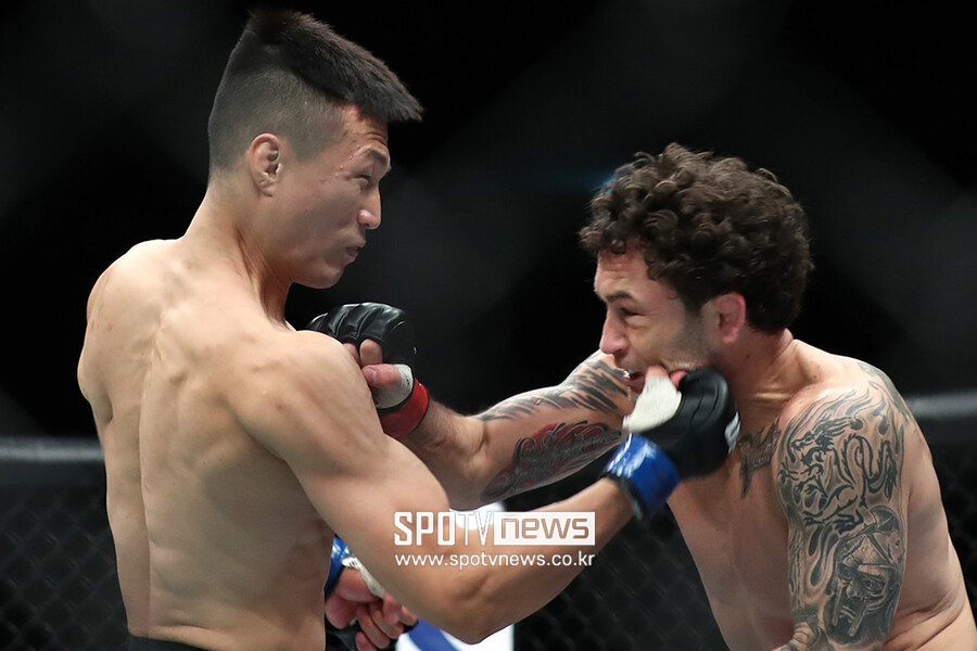"놔두면 환갑까지 싸우려 할 것"…매니저, 에드가에게 UFC 은퇴 권유