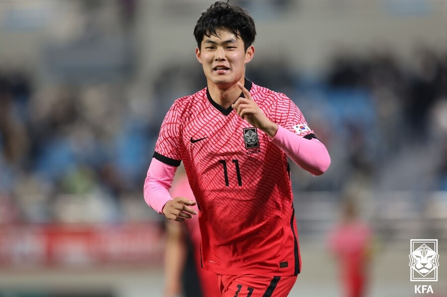 ▲ 19세 이하 대표팀에서 골을 넣고 세리머니하는 강성진. ⓒ대한축구협회